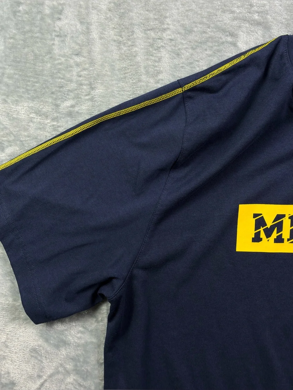 Michigan Wolverines Air Jordan Jumpman Dri-Fit T-Shirt Size XL Blue Maize Trim